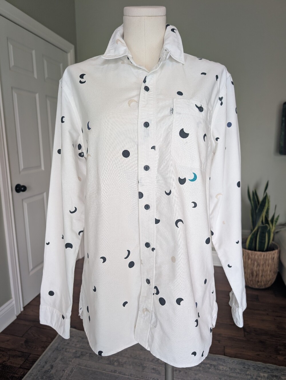 Levi's Women's White Celestial Shirt Moon Print 100% Cotton Button Down Lunar L